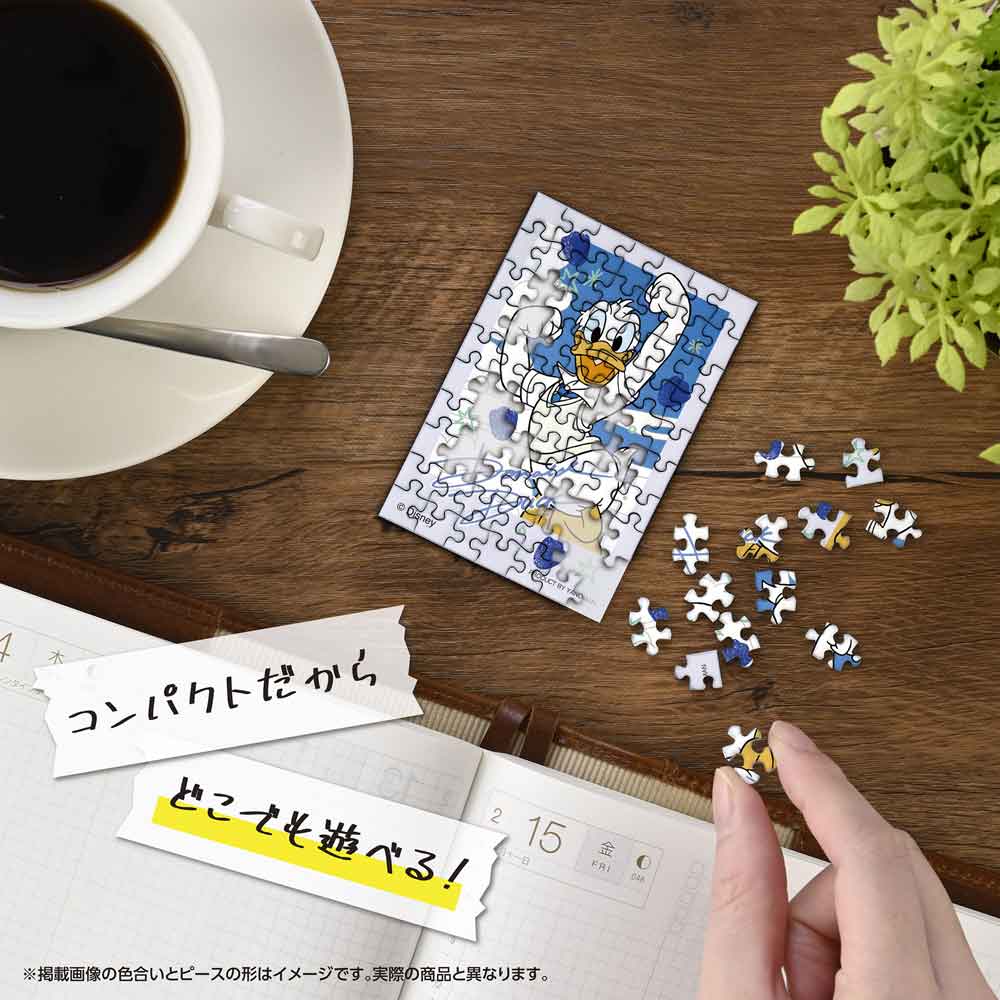机の上でコパンを組み立てているイメージ