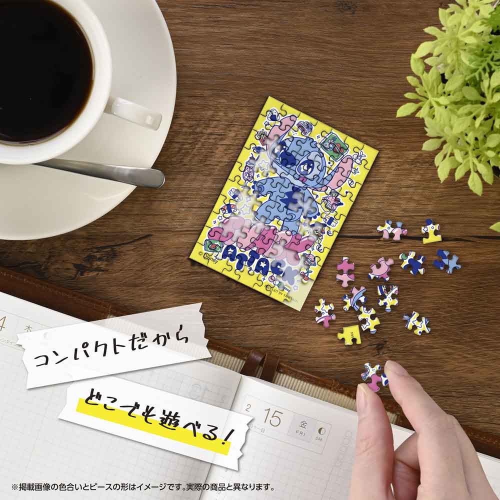 机の上でコパンを組み立てているイメージ