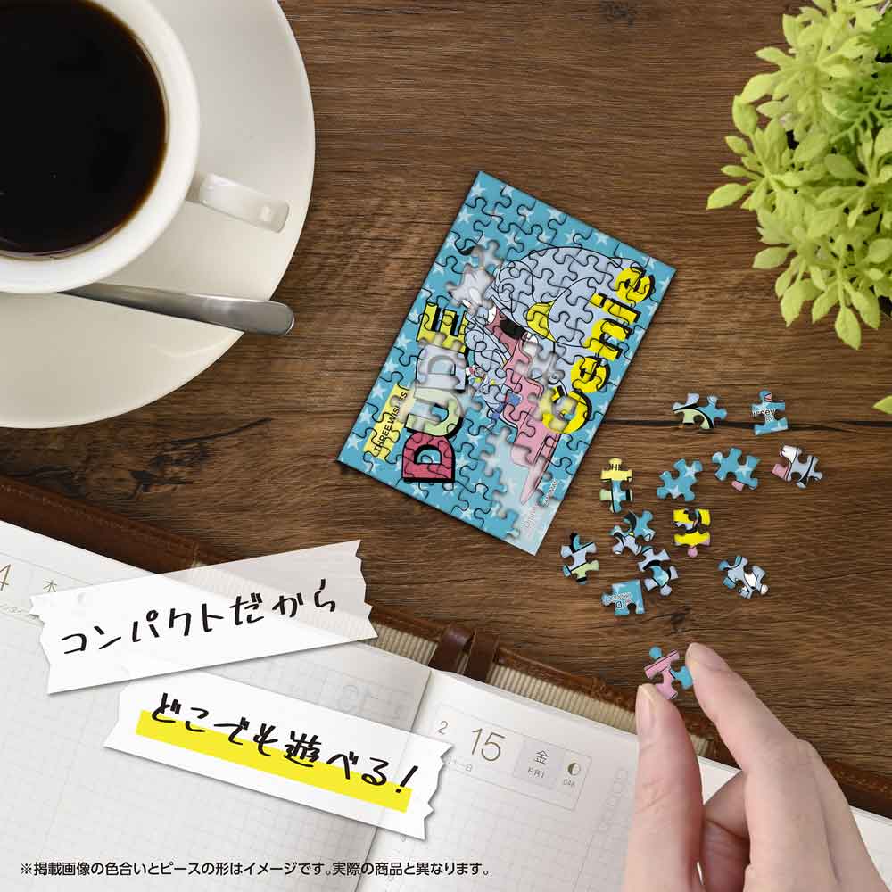 机の上でコパンを組み立てているイメージ
