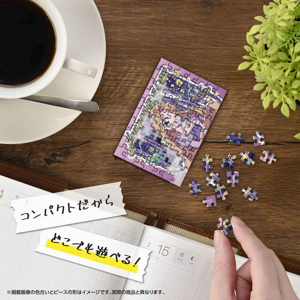 机の上でコパンを組み立てているイメージ