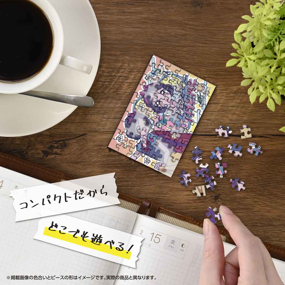 机の上でコパンを組み立てているイメージ