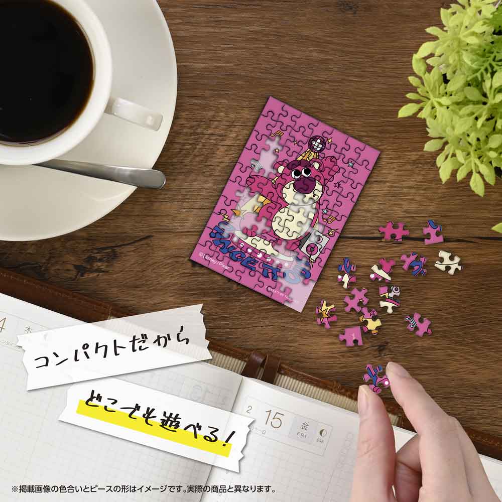 机の上でコパンを組み立てているイメージ