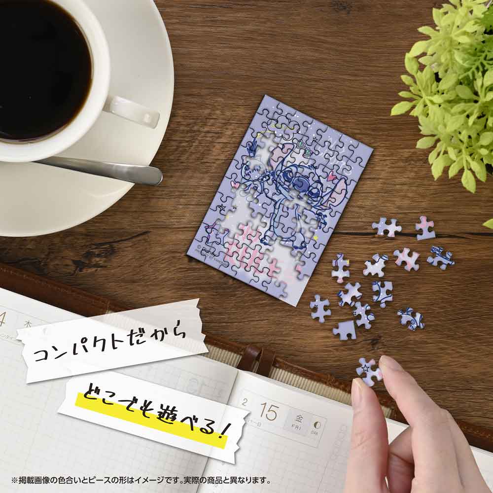 机の上でコパンを組み立てているイメージ