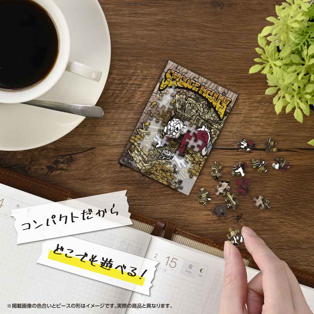 机の上でコパンを組み立てているイメージ